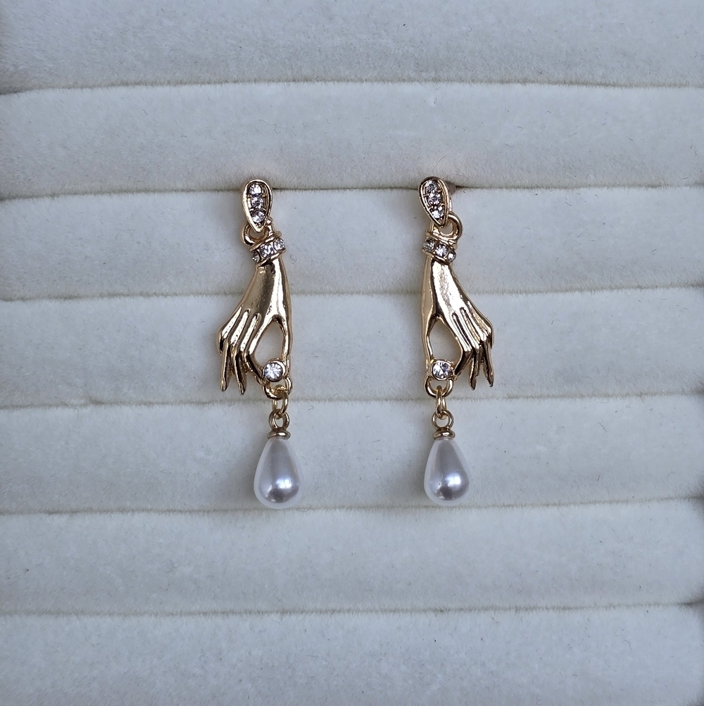 Victorian Golden Hands Baroque Pearl Drop Earrings - Picture 3 of 4